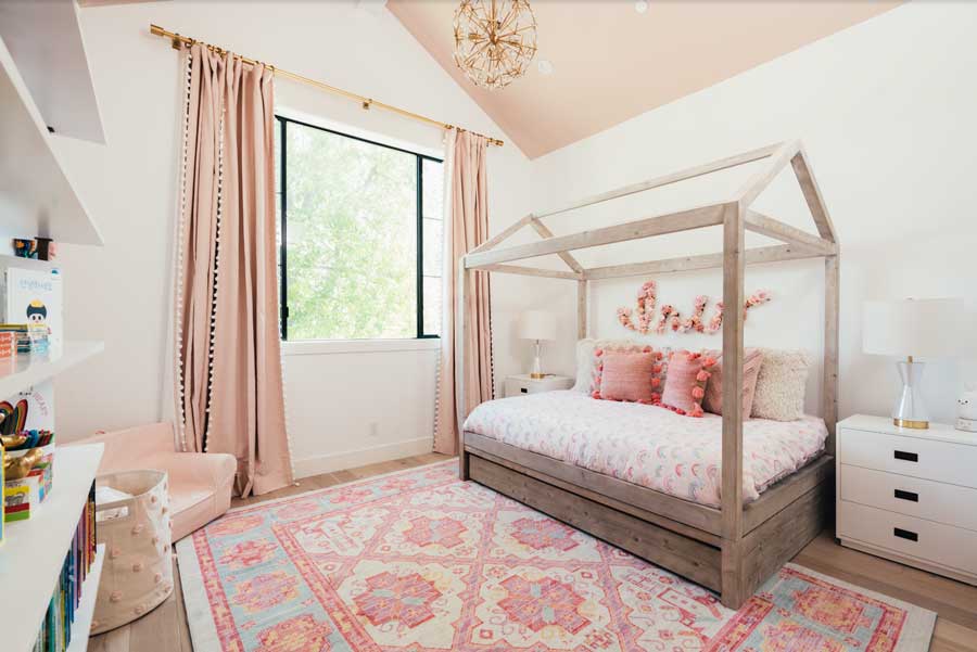 pink kids room 